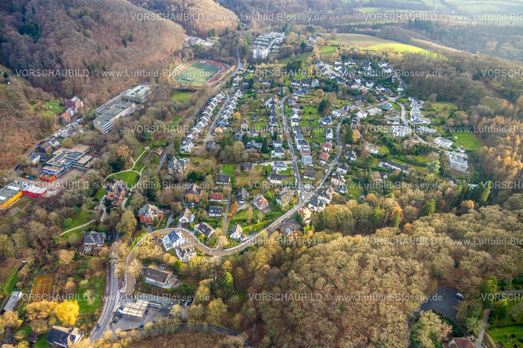 Velbert251200966Langenberg | , Luftbild, Wohnsiedlung zwischen Donnerstraße und Brinker Weg, Straßenbauarbeiten und S-Kurve Brinker Weg, Sportanlage Nizzatal Fußballstadion, Langenberg, Velbert, Bergisches Land, Nordrhein-Westfalen, Deutschland