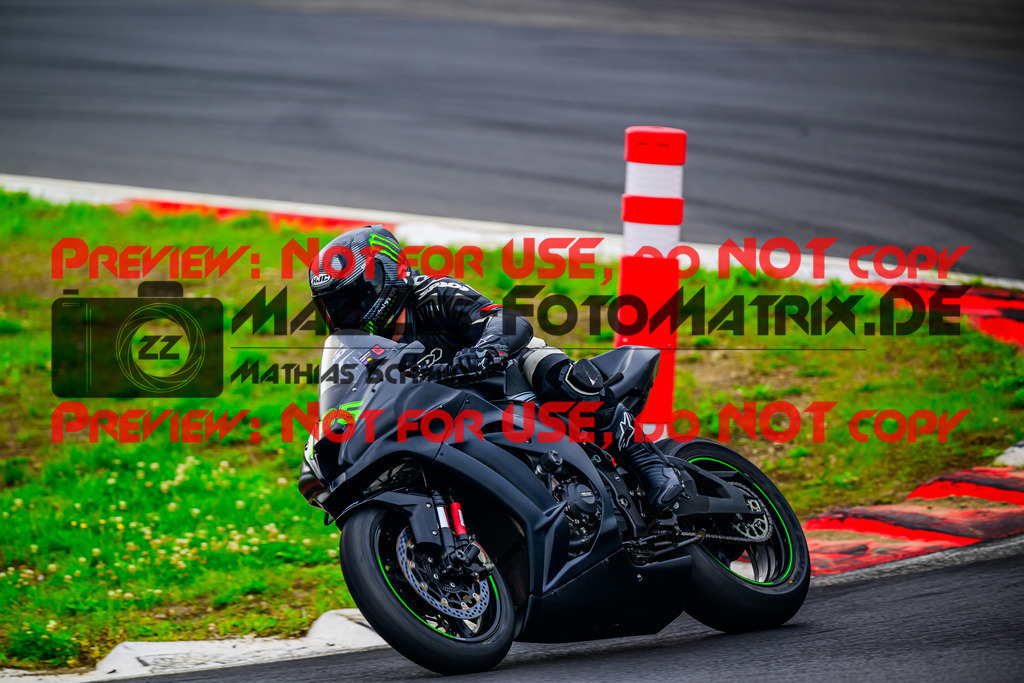 MaZZes_FotoMatrix_240717_6007705_0889 | ROT