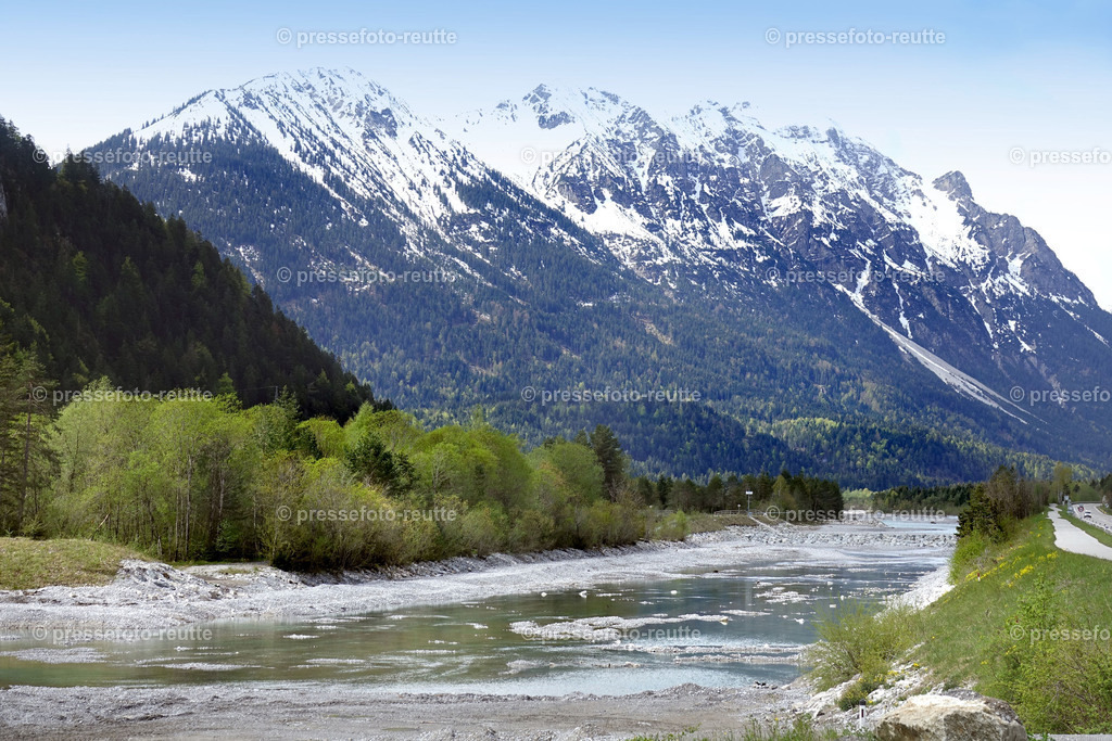 welltvi-Lechfluss-geschiebefalle-Hoefen-09052019DSD01104 | Info aus dem Bezirk Reutte/Ausserfern Tirol sowie eine umfangreiche Bilddatenbank über die gesamte Region: Lechtal, Talkessel Reutte, Tannheimertal, Zwischentoren. Lech, Plansee, Zugspitze, Grenztunnel, B179, Fernpassstraße, Verkehr, Lawinen, Tradition, - Realisiert mit Pictrs.com