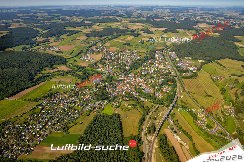 Das Luftbild zeigt :  Emskirchen - Die Luftaufnahme wurde 2024 vom UL-Flugzeug aus erstellt ( keine Drohne ) - Hochauflösende Luftaufnahme - Für grossformatige Ausdrucke geeignet. Die Geschenkidee !Mit Lizenz und Bildrechte bestellbar