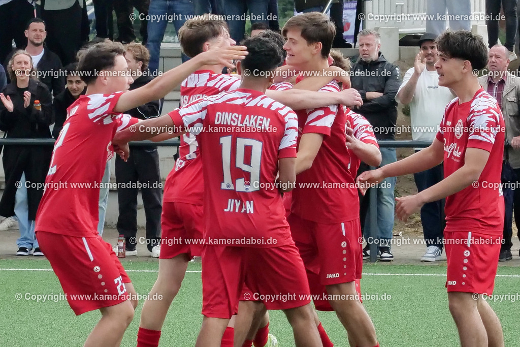 Fußball : C-Junioren : Aufstieg Regionalliga West : SUS 09 Dinslaken - Vfb 03 Hilden am 04.06.2026 in Dinslaken | Fußball : C-Junioren : Aufstieg Regionalliga West : SUS 09 Dinslaken (rotr Trikots)- Vfb 03 Hilden (weiße Trikots) am 04.06.2026 in Dinslaken - Realisiert mit Pictrs.com