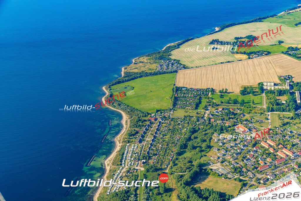 Übersichts Bild Dranske - Die Luftaufnahme wurde 2025 vom UL-Flugzeug heraus erstellt ( keine Drohnenaufnahme ) - Hochauflösende Luftaufnahme - für Wandbilder und großformatige Ausdrucke geeignet. Das besondere Geschenk!Hier alle&nbsp;Infos zur Lizenzierung der LuftaufnahmeWir fliegen auch dieses Jahr wieder in Ihre Region um Luftbilder zu erstellen.- Luftbild anfragen