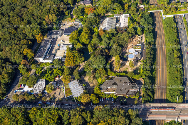 Duisburg241004643 | Luftbild, Zoo Duisburg im Waldgebiet Kaiserberg, Fußgängerbrücke und Grünbrücke über die Autobahn A3, Duissern, Duisburg, Ruhrgebiet, Nordrhein-Westfalen, Deutschland