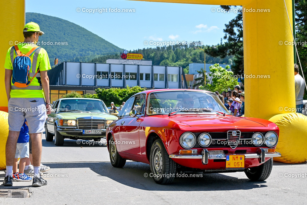 Slowakei_ Povazska Bystrica_ Veteran Tour Manin_ 14.06.2025-184 | 14.06.2025, Slowakei, SVK, Trenciansky kraj, Povazska Bystrica, im Bild Oldtimer Klub, Historische Fahrzeuge, Veteran Tour Manin, Auto, Alt, Besucher, Menschen, Feature, Symbolbild