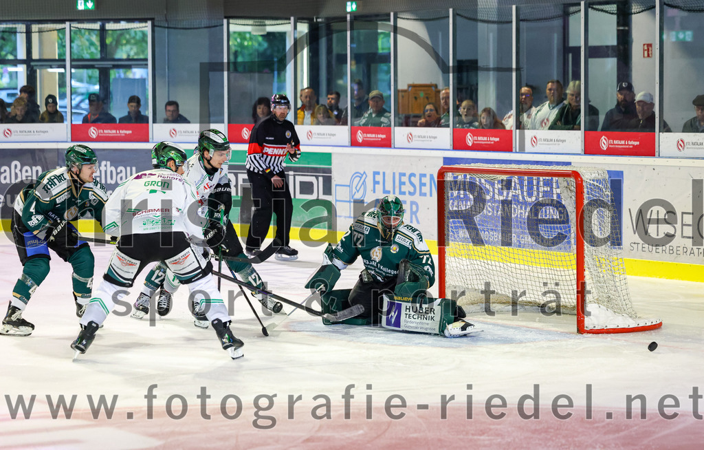 2025-09-21_036_TSV_Erding_gegen_Hoechstadter_Alligators | Erding, Deutschland, 21.09.2025:Eishockey, Oberliga Süd 2025 / 2026, 2. Spieltag, TSV Erding gegen Höchstadter Alligators, Endergebnis: 3:4Foto: Christian Riedel / fotografie-riedel.net