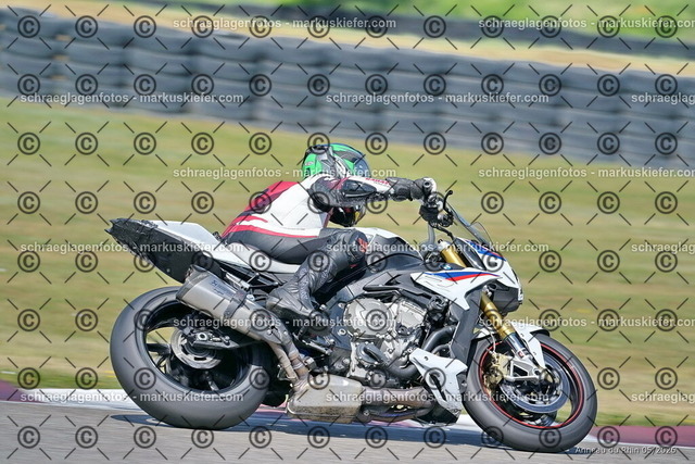 26BT02-0889 | markuskiefer.com - Realisiert mit Pictrs.com