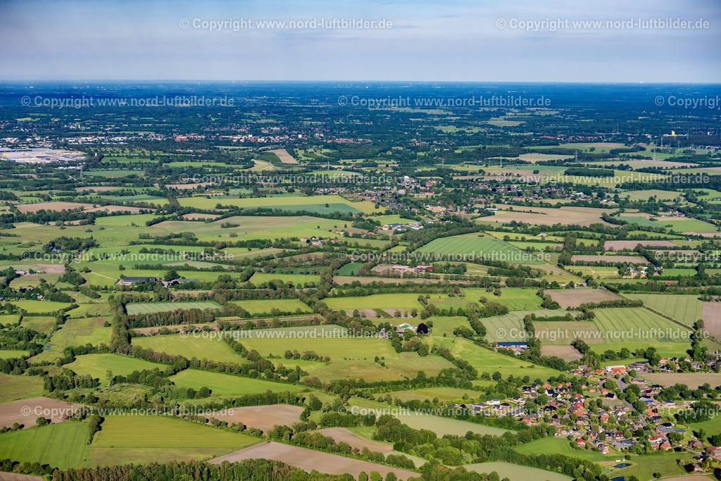 Alveslohe_ELS_8164030622 | ALVESLOHE 03.06.2022 Strukturen auf landwirtschaftlichen Feldern in Alveslohe im Bundesland Schleswig-Holstein, Deutschland. // Structures on agricultural fields in Alveslohe in the state Schleswig-Holstein, Germany. Foto: Martin Elsen