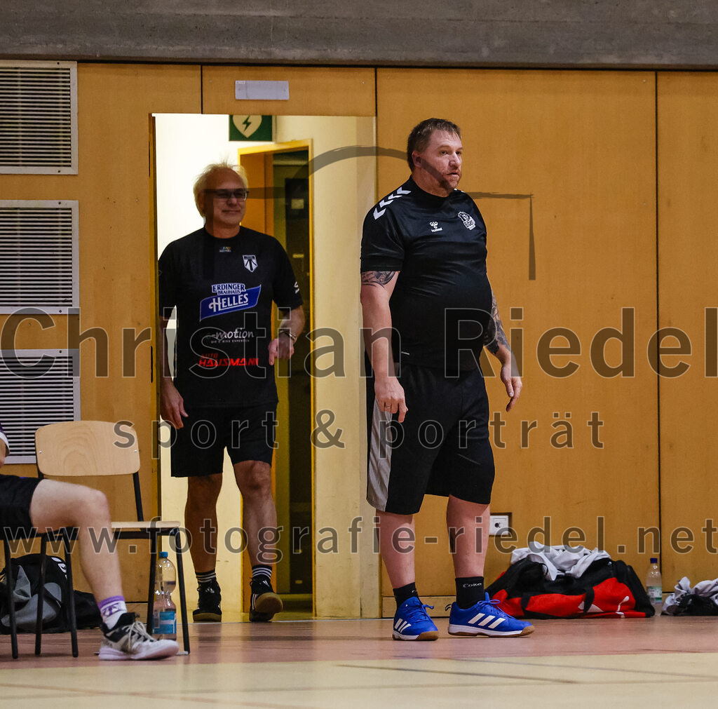 2024-10-20_088_SpVgg_Altenerding_II_gegen_TSV_Taufkirchen-Vils | Erding, Deutschland, 20.10.2024:Handball, Bezirksliga Männer Ost 2024 / 2025, 3. Spieltag, SpVgg Altenerding II gegen TSV Taufkirchen/Vils, Endergebnis: 15:20Trainer Frank Sullivan (SpVgg Altenerding)Foto: Christian Riedel / fotografie-riedel.net