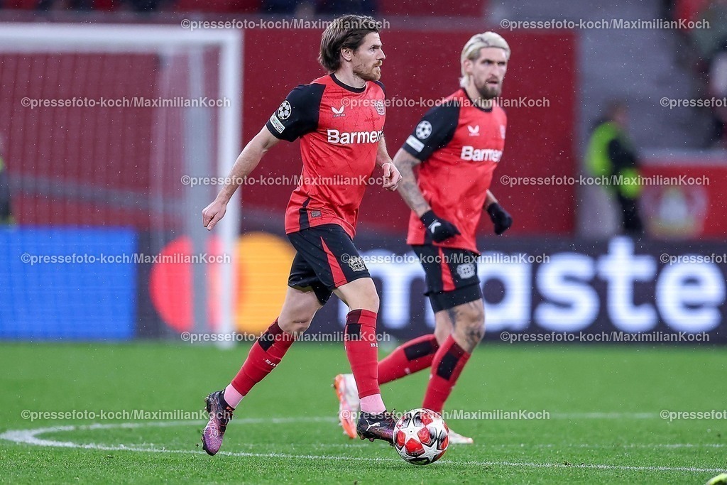 UCL29012502304 | 29.01.2025, Fußball, Bayer 04 Leverkusen - AC Sparta Prag, UEFA Champions League, 8. Spieltag, BayArena, Saison 2024 2025: Jonas Hofmann (Bayer04 Leverkusen #7) neben Robert Andrich (Bayer04 Leverkusen #8)