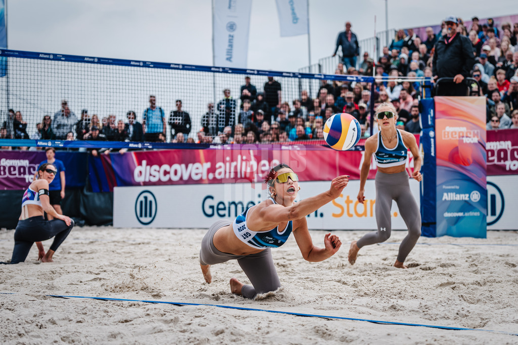 Beachvolleyball | Frauen | German Beach Tour 2024 | Tourstop Düsseldorf | 19.05.2024 | Janne Uhl springt nach dem Ball