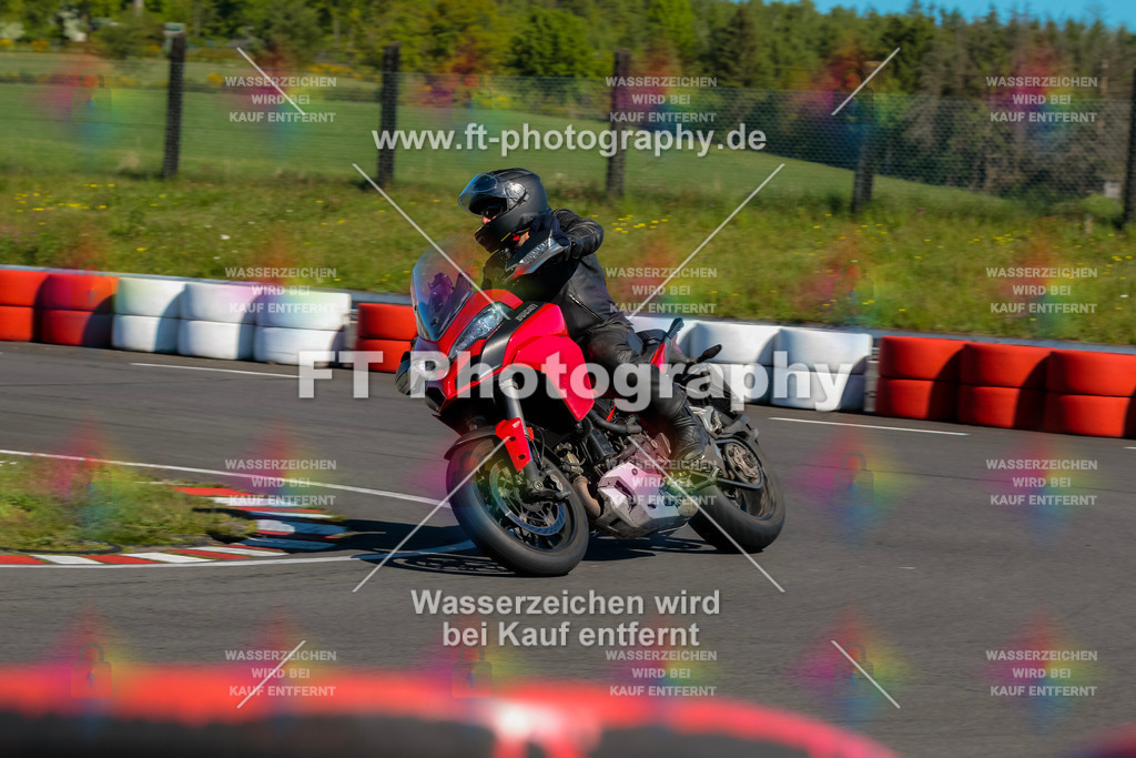 Moto-TeamOBK-21578 | Hier findet Ihr Bilder von Touristenfahrten auf der Nürburgring Nordschleife oder von anderen Veranstaltungen die ich besucht habe. Viel Spass beim Durch Schauen 
