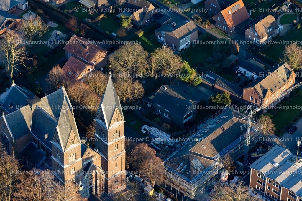 Luftbilder Nettetal-8025 | Luftbildfotografie Kirchengebäude " Pfarrkirche St. Lambertus " in Nettetal im Bundesland Nordrhein-Westfalen, Deutschland - Realisiert mit Pictrs.com