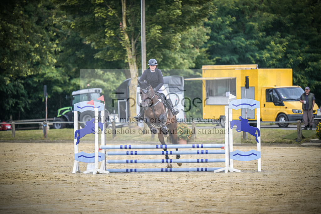 DOS_9749 | Entdecke hochwertige Reitturnierfotos von Foto Oger. Professionell, emotional und authentisch – jetzt Lieblingsmomente im Shop bestellen.Deutschlandweite Turnierfotografie. - Realisiert mit Pictrs.com