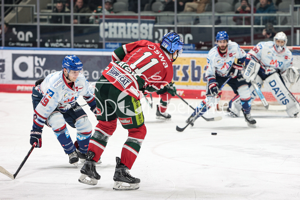 Augsburger Panther - Adler Mannheim | Adam PAYERL (AEV #11) bei einem Schuss auf das Tor