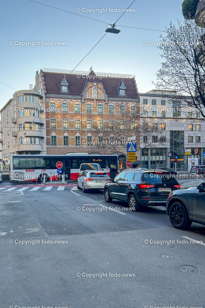 Linz_ Verkehr_ 07.04.2025-2 | 07.04.2025, LINZ, AUT, im Bild Themenbild, Verkehr, Stau, KFZ, Stau aus Puchenau Richtung Linz in der Rudolfstrasse, Nadeloehr, Auto, B127, Bruecke, Nibelungenbruecke, Auto