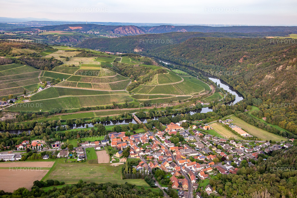 Luftbild: Harsten, Schönste Weinsicht Nahe 2020 in Oberhausen an der Nahe im Bundesland Rheinland-Pfalz in Deutschland. Foto: IMG_138399.jpg vom 03.09.2023 durch Werner Riehm/FLY-FOTO.deDeutsches Weininstitut