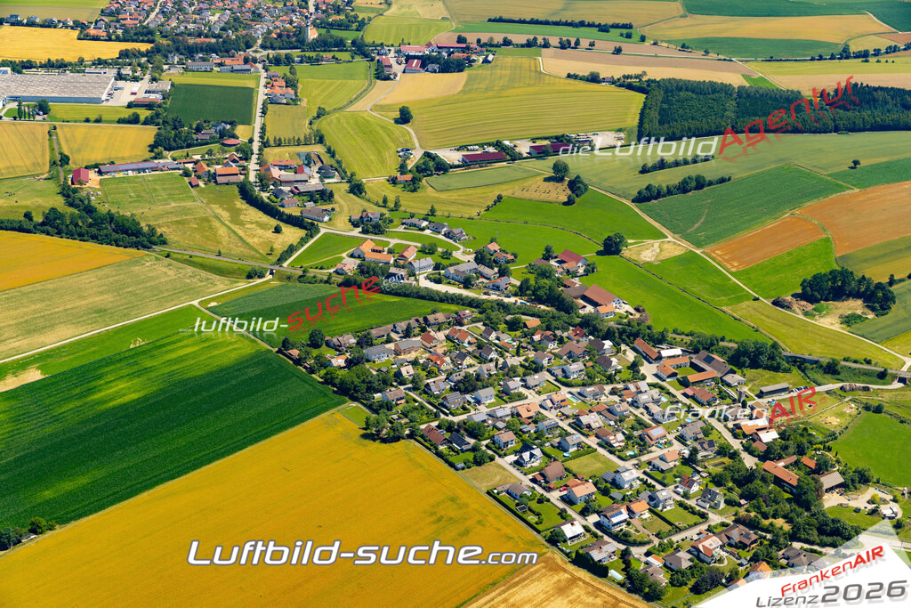 Aktuelles Luftbild von Hilling Bodenkirchen - Die Luftaufnahme wurde 2022 mittels UL-Flugzeug erstellt ( keine Drohne ) - hochauflösende Kamera-Systeme von  Canon -Beste Qualität - Für grossformatige Ausdrucke geeignet. Die Geschenkidee !