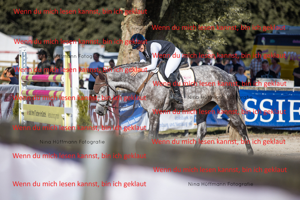 BK1A7540 | Turnierbilder Turnierfotos Nina Hüffmann Turnierfotografie Pferdefotografie Tierzeichnung Haustierzeichnung Pferdezeichnung Hundezeichnung Videograf  - Realisiert mit Pictrs.com