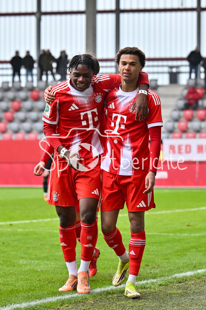 FC Bayern München - Hannover 96 | MUNICH, GERMANY - 15. FEBRUARY: Jubel der Hausherren nach dem Treffer zum 5-1 durch Sadiki CHEMWOR (FC Bayern München U19 17) / Tor / Torschuetze / Freude / Happy während dem Spiel zwischen der U19 des FC Bayern München und der U19 von Hannover 96 am 2. Spieltag der Hauptrunde der U19-DFB-Nachwuchsliga am FC Bayern Campus