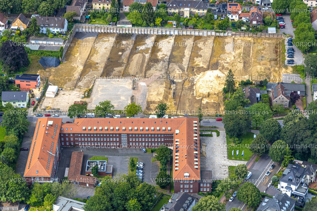 Bochum240700793 | Luftbild, Baustelle für Projekt Wohnen und Arbeiten an der Hunscheidtstraße und Waldring, rechtwinkeliges Gebäude Verwaltungssitz Berufsgenossenschaft Rohstoffe und chemische Industrie Bezirksdirektion, Wiemelhausen, Bochum, Ruhrgebiet, Nordrhein-Westfalen, Deutschland