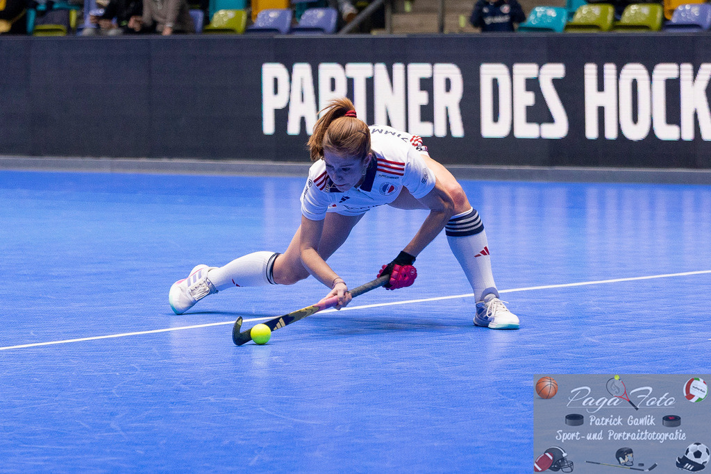 Volvo E.R.B. Final 4 Halbfinale Frauen: Mannheimer HC - Düsseldorfer HC, 25.01.2025 | Sonja Zimmermann (Mannheimer HC #11) bei einer Ecke und einem Schuss aufs Tor, Mannheimer HC - Düsseldorfer HC, Frankfurt, Süwag Arena, 25.1.2025 - Realisiert mit Pictrs.com