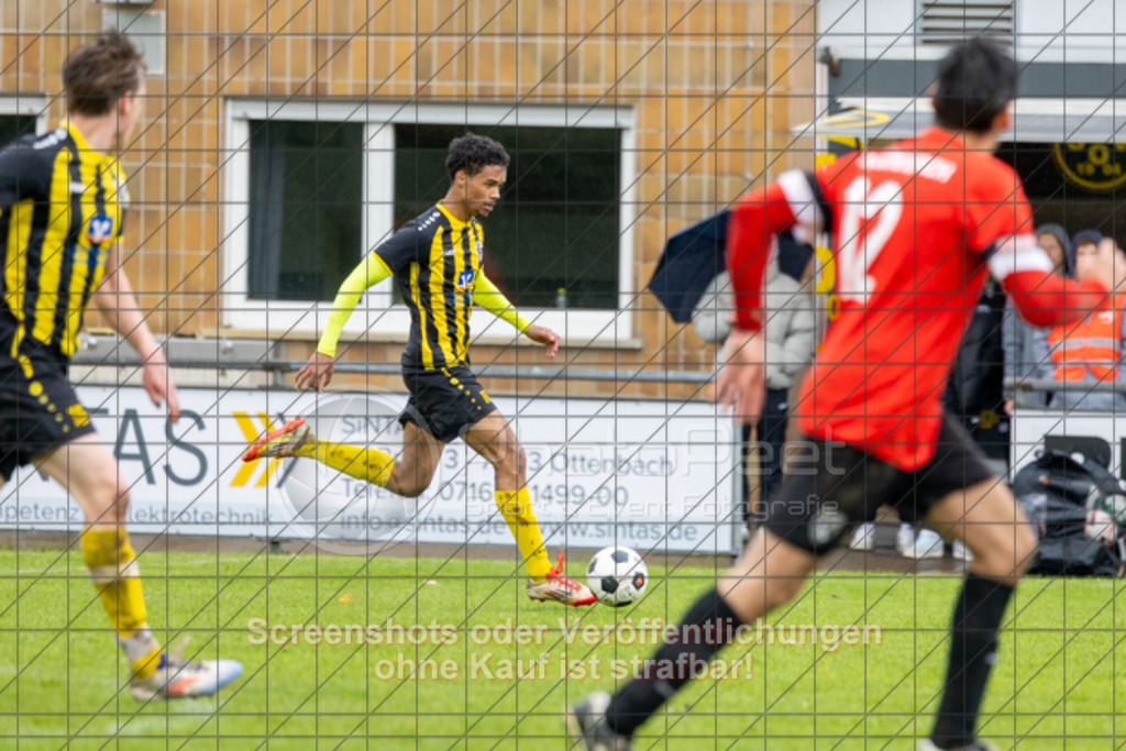 20251005_134059_0169 | #,TSV Ottenbach (gelb) vs. TV Birenbach (rot), Fussball, Kreisliga B8, Bezirk Neckar/Fils, 07. Spieltag, Saison 2025/2026, Rasenplatz, Rasensportplatz, Im Buchs, 73113 Ottenbach, 05.10.2025 - 13:00 Uhr,Foto: PhotoPeet-Sportfotografie/Peter Harich