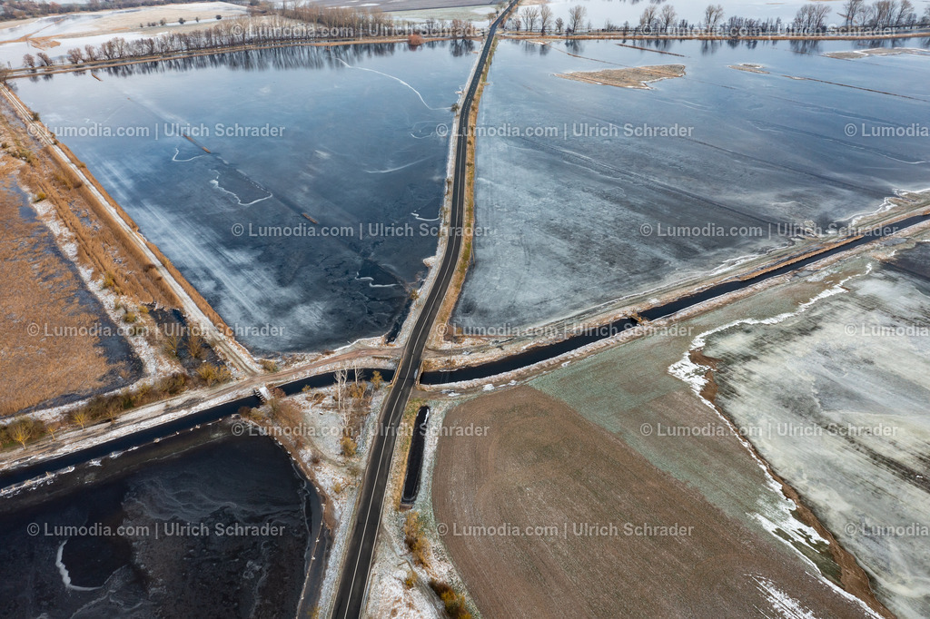 10049-51864 - Hochwasser im Großen Bruch | Stockfoto und Bilderpool mit Bildmaterial aus Deutschland, dem Harz, Halberstadt, Quedlinburg, Wernigerode und weltweit. Qualitativ hochwertige und professionelle Fotos anschauen und kaufen. - Realisiert mit Pictrs.com