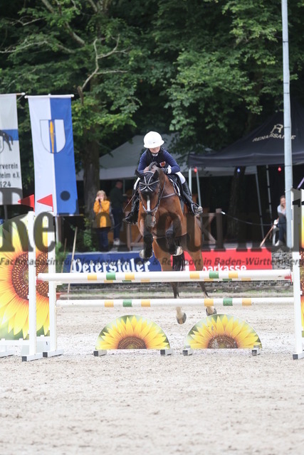 Ichenheim_2024_Prfg.Nr.14_Zwei-Phasen-Springprfg.Kl.A_Bellaluna Resnick_It_s Me d_Hof-Ten-Bos (4) | Alle Fotos der Reiterjournal Fotografin Doris Matthaes im Reiterjournal Online-Fotoshop. - Realisiert mit Pictrs.com