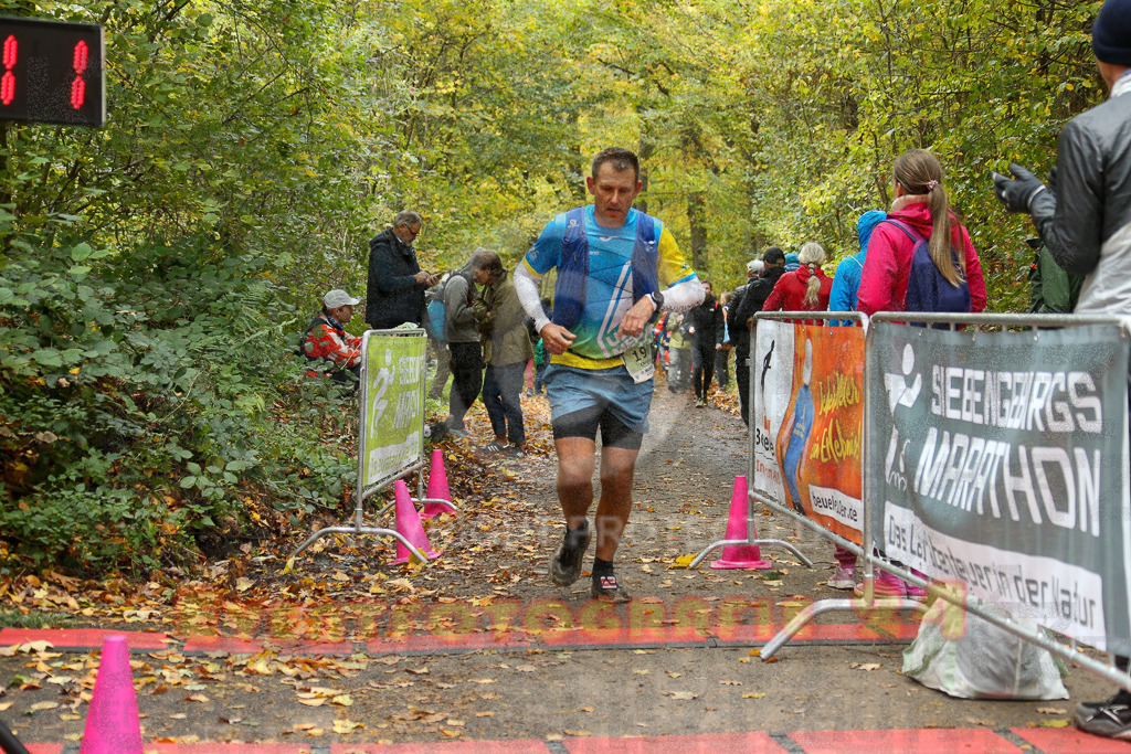 251026_1319_EX1_3199 | Sportfotografie im Rhein-Sieg Kreis, Köln, Bonn, NRW, Rheinland Pfalz, Hessen, etc. Unser Tätigkeitsfeld umfasst den Laufsport vom Volkslauf über den Marathon, Duathlon, Triathon bis zum Ultralauf wie Kölnpfad Ultra oder Schindertrail.