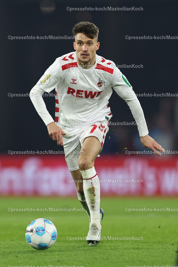 1FC04122403192 | 04.12.2024, Fußball, 1. FC Köln - Hertha BSC, Achtelfinale DFB-Pokal, RheinEnergieSTADION, Saison 2024 2025: Dejan Ljubicic (1.FC Köln #7)DFB regulations prohibit any use of photographs as image sequences and or quasi-video.
