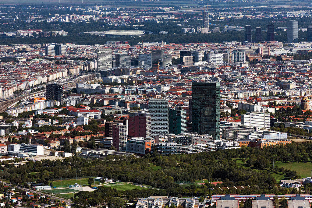 dr__0090988.jpg | WIEN 23.09.2021 Innenstadtbereich im Stadtgebiet Wienerberg City mit seinen Wolkenkratzern im 10 Gemeindebezirk in Wien in Österreich. // Cityscape of the district Wienerberg City in 10 Gemeindebezirk in Vienna in Austria. Foto: Daniel Reiter