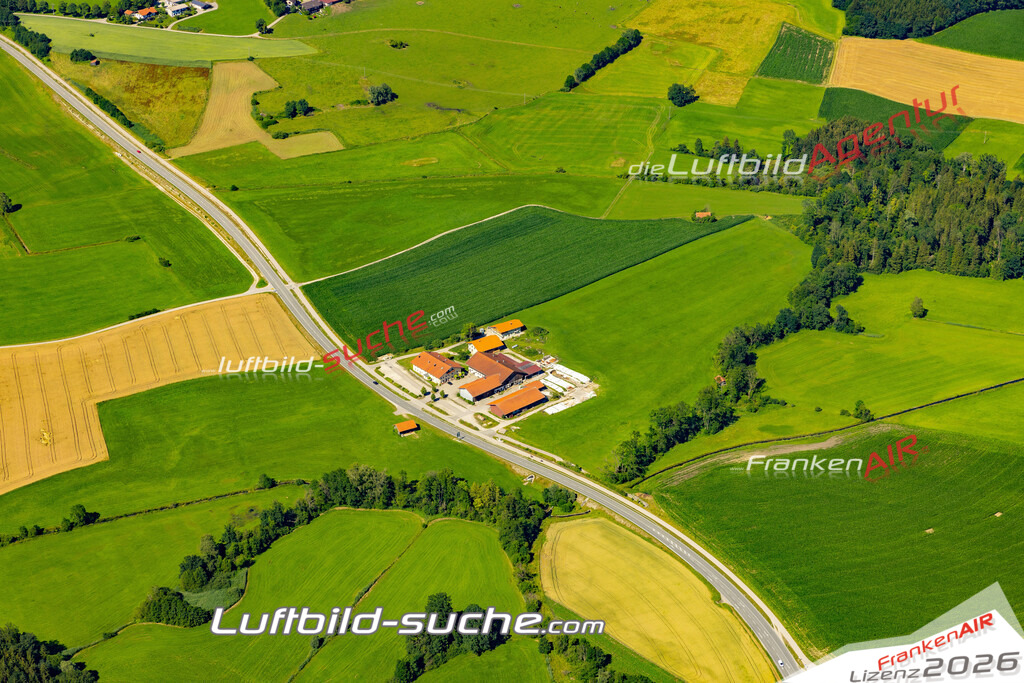 Aktuelles Luftbild von Himmelreich Tittmoning - Die Luftaufnahme wurde 2022 mittels UL-Flugzeug erstellt ( keine Drohne ) - hochauflösende Kamera-Systeme von  Canon -Beste Qualität - Für grossformatige Ausdrucke geeignet. Die Geschenkidee !