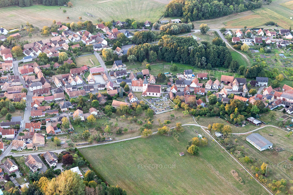 Aerial view: View of the town in Gundershoffen in the state Bas-Rhin, France.Photo: IMG_117770.jpg taken on 09/14/2019 by Werner Riehm/FLY-FOTO.comResolution of the original: 5472 x 3648 px