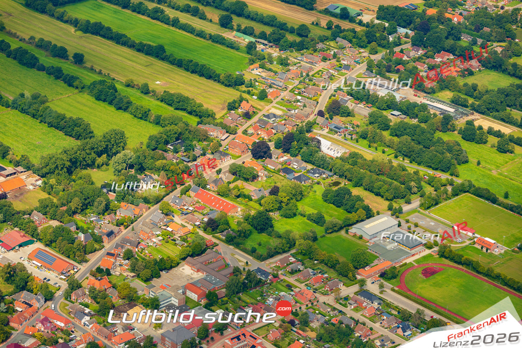 Klassische Luftaufnahme ohne Drohne zeigt:Mühlenstrasse bei Bunde - Die Luftbildaufnahme wurde 2025 vom UL-Flugzeug heraus erstellt ( keine Drohnenaufnahme ) - Hochauflösende Luftaufnahme -Nicht vergleichbar mit Google Maps oder Satelittenbilder- Die Geschenkidee !Mit Lizenz und Bildrechte bestellbar