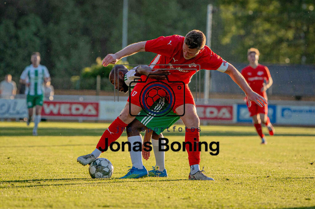Fußball I Herren I Saison 2025-2026 I Bezirksliga Weser-Ems 4 I 20. Spieltag I TuS Lutten - VfL Oythe I 18400 | jns.sportfotos - Realisiert mit Pictrs.com