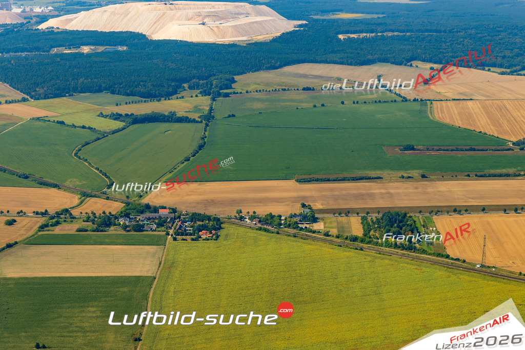 Schrägluftbild  Johannenhof  Angern - Das Luftbild wurde 2025 vom UL-Flugzeug heraus erstellt (ohne Drohne- keine Drohnenaufnahme ) - Hochauflösende Luftaufnahme -Nicht vergleichbar mit Google Maps oder Satelittenbilder- Die Geschenkidee !Mit Lizenz und Bildrechte bestellbar