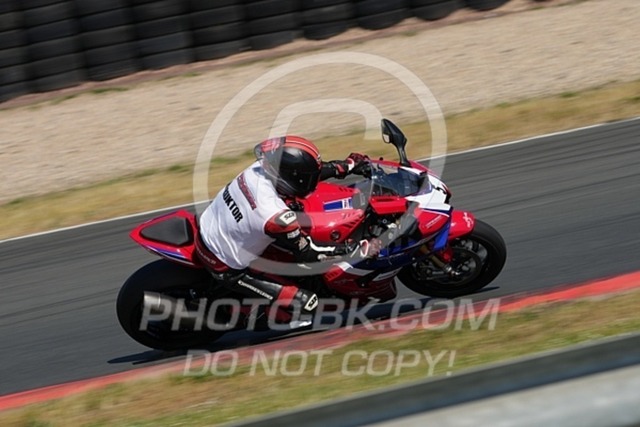 2024_05_16_PBK_14300 | Sportfotografie; SlowMotion; Video; Rennstrecke; Hafeneger; Speer; Racing; RSE; BMW; CBO; Trackday; Motorsportarena; Hockenheimring; Brno; Most; Barcelona; Valencia