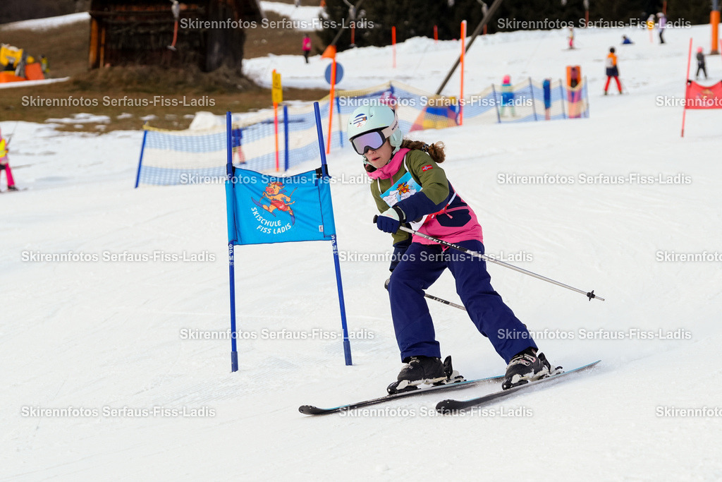 SRF_02.01.2026_1118 | Skirennfotos,Serfaus,Fiss,Ladis,Kinderskirennen,Winter,Tirol,Oberland,skirace,SFL,feelfree,weil wir's genießen,ski,Ski,skifahren,Sonnenplateau, - Realisiert mit Pictrs.com