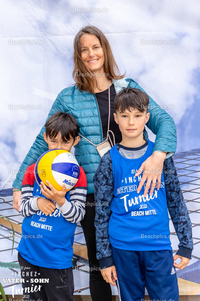 2022-00063175-Vater-Sohn-Turnier-Teamfotos-2 | 26.05.2022; Berlin Foto: Gerold Rebsch - www.beachpics.de