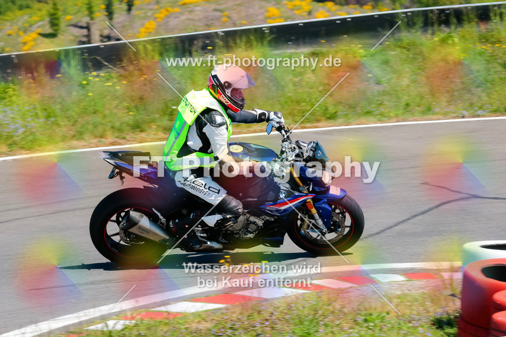 Moto-TeamOBK-22359 | Hier findet Ihr Bilder von Touristenfahrten auf der Nürburgring Nordschleife oder von anderen Veranstaltungen die ich besucht habe. Viel Spass beim Durch Schauen 