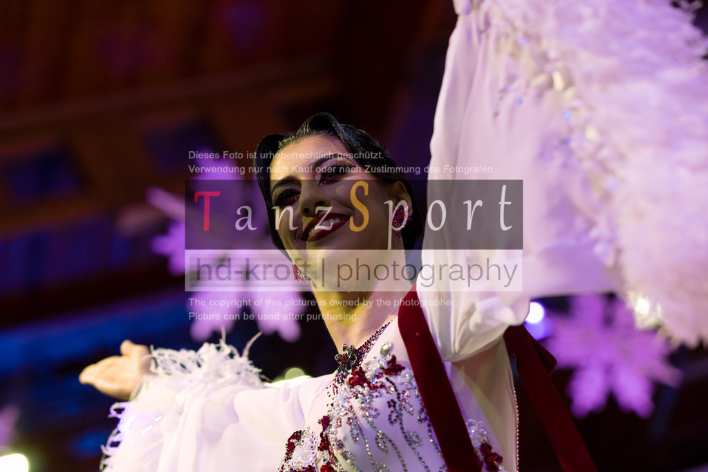 20241215_WDSF_Int_Open_Std-Riga-9557 | Tanzsportbilder, Standardtanz, Lateintanz, WDSF, DTV, LTVB, dancecomp, goc, hessen tanzt, blaues band der spree, walzer, tango, wiener walzer, slowfox, quickstepp, samba, rumba, cha-cha-cha, paso doble. jive, hd-kroft photography, turniertanzsport