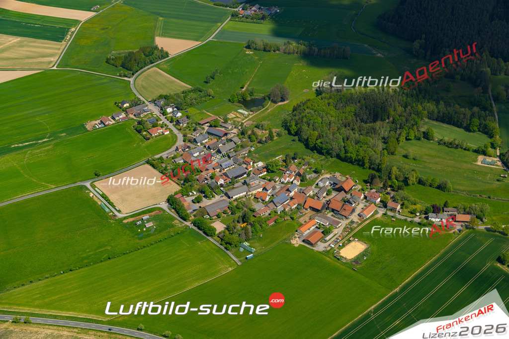 Die Luftaufnahme Schwärzdorf - Mitwitz wurde 2022 vom Flugzeug aus (keine Drohne) erstellt. Hohe Auflösung -für große Poster und Wandbilder geeignet - Garantiert!