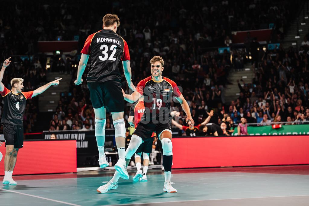 Volleyball | Männer | Testspiel | Deutschland vs. Italien | 26.05.2025 | v.l. Jubel Theo Mohwinkel (#32, Deutschland) und Erik Röhrs (#19, Deutschland)