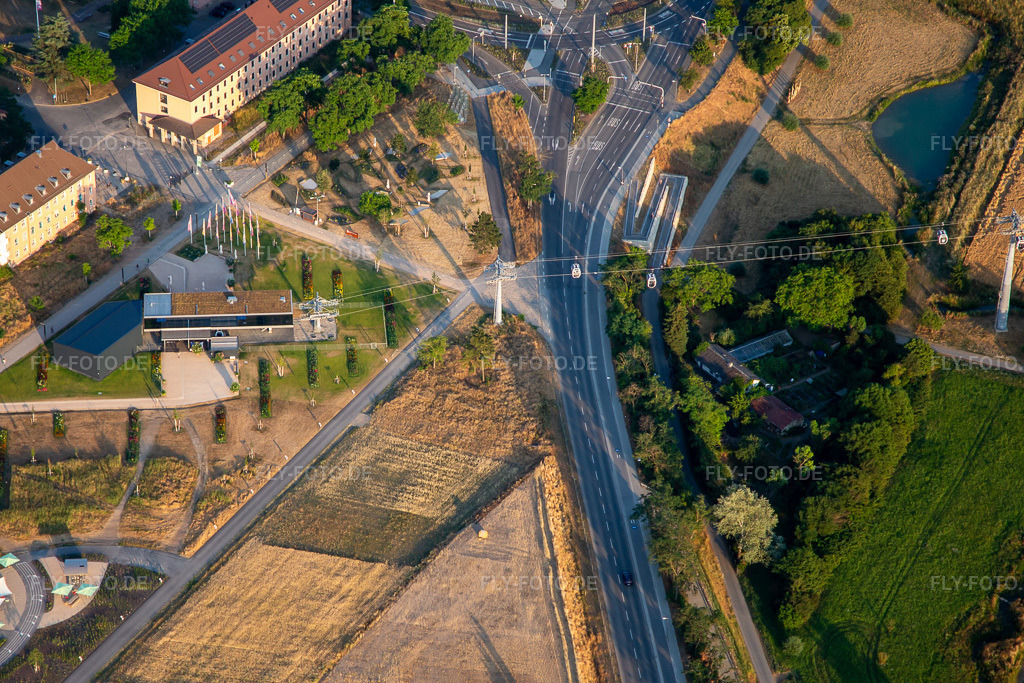 Luftbild: Seilbahnstation Luisen-Park vom Spinelpark auf der Bundesgartenschau Mannheim BUGA 2023 https://www.buga23.de/ im Ortsteil Oststadt in Mannheim im Bundesland Baden-Württemberg in Deutschland.Foto: IMG_137157.jpg vom 24.06.2023 durch Werner Riehm/FLY-FOTO.deAuflösung des Originals: 4846 x 3231 px
