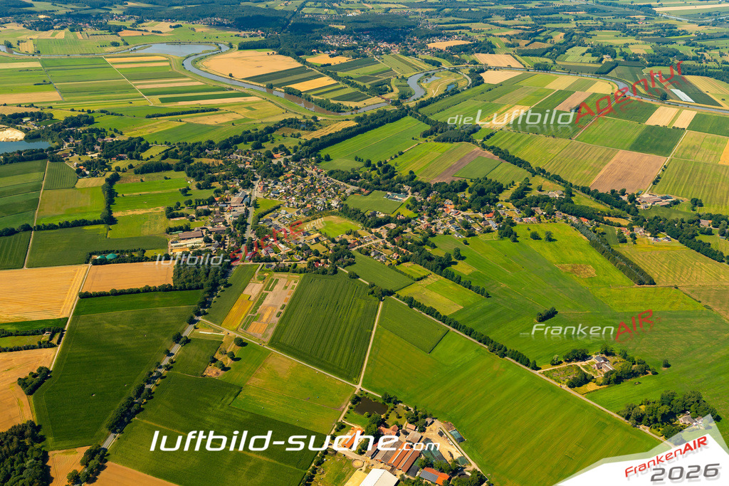 Aktuelles Luftbild von  Burweg - Die Luftaufnahme wurde 2022 mittels UL-Flugzeug erstellt ( keine Drohne ) - hochauflösende Kamera-Systeme von  Canon -Beste Qualität - Für grossformatige Ausdrucke geeignet. Die Geschenkidee !