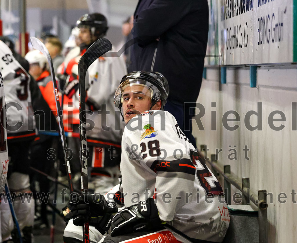 2022-09-30_065_TSV_Erding_gegen_EV_Dingolfing | Erding, Deutschland, 30.09.2022:
Eishockey, Bayernliga 2022 / 2023, Testspiel, TSV Erding gegen EV Dingolfing, Endergebnis: 3:4

William Theberge (EV Dingolfing, #28)

Foto: Christian Riedel / fotografie-riedel.net