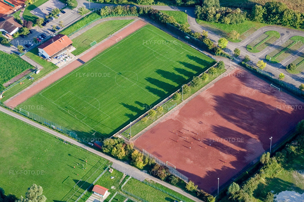 Luftbild: Sportplätze des Fußballverein Neuburg 1923 eV in Neuburg am Rhein im Bundesland Rheinland-Pfalz in Deutschland. Foto: IMG_7949.jpg vom 12.09.2007 durch Werner Riehm/FLY-FOTO.de