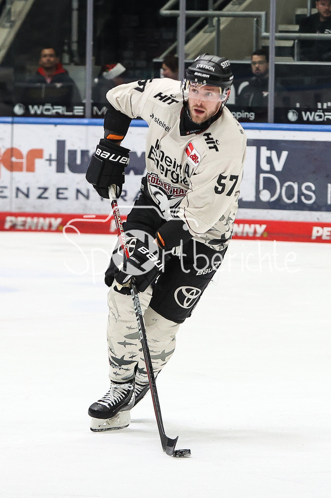 Augsburger Panther - Kölner Haie  | Brady AUSTIN (KEC #57) am Puck / Freisteller / Einzelfoto