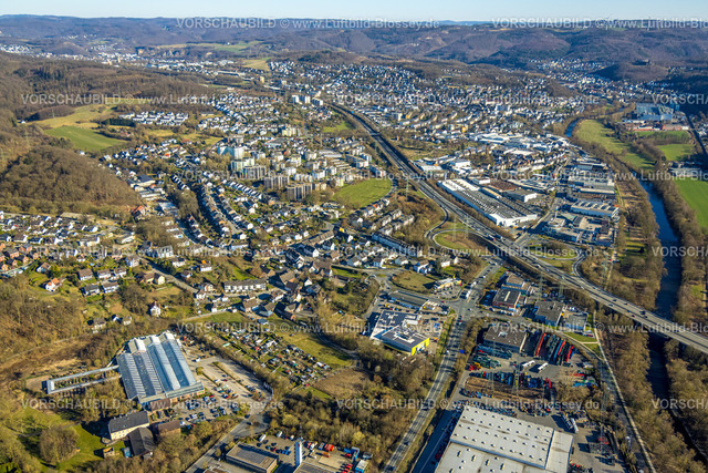 Hagen250302827 | Luftbild, Autobahn A46 mit Brücke über den Fluss Lenne, Wohngebiet Ortsansicht Ortsteil Henkhausen, Fernsicht mit Hügellandschaft, Hohenlimburg, Hagen, Ruhrgebiet, Nordrhein-Westfalen, Deutschland