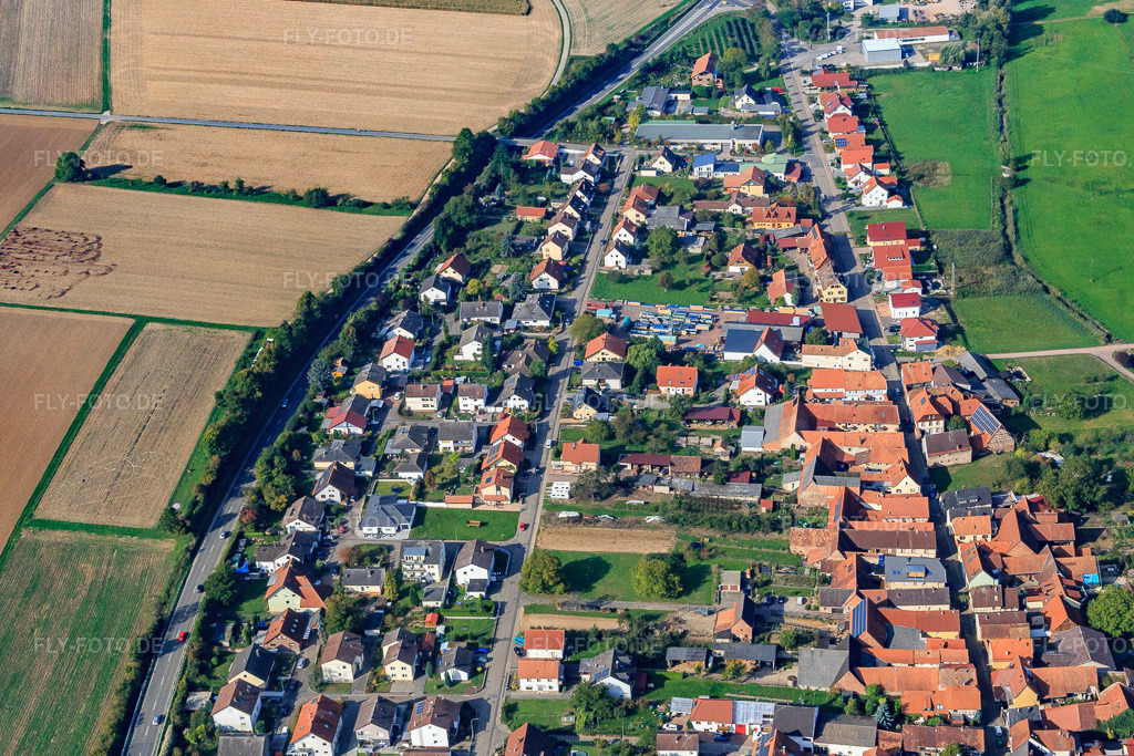 Luftbild: Ortsansicht von Osten im Ortsteil Kapellen in Kapellen-Drusweiler im Bundesland Rheinland-Pfalz in Deutschland. Foto: IMG_084497.jpg vom 03.10.2015 durch Werner Riehm/FLY-FOTO.de
